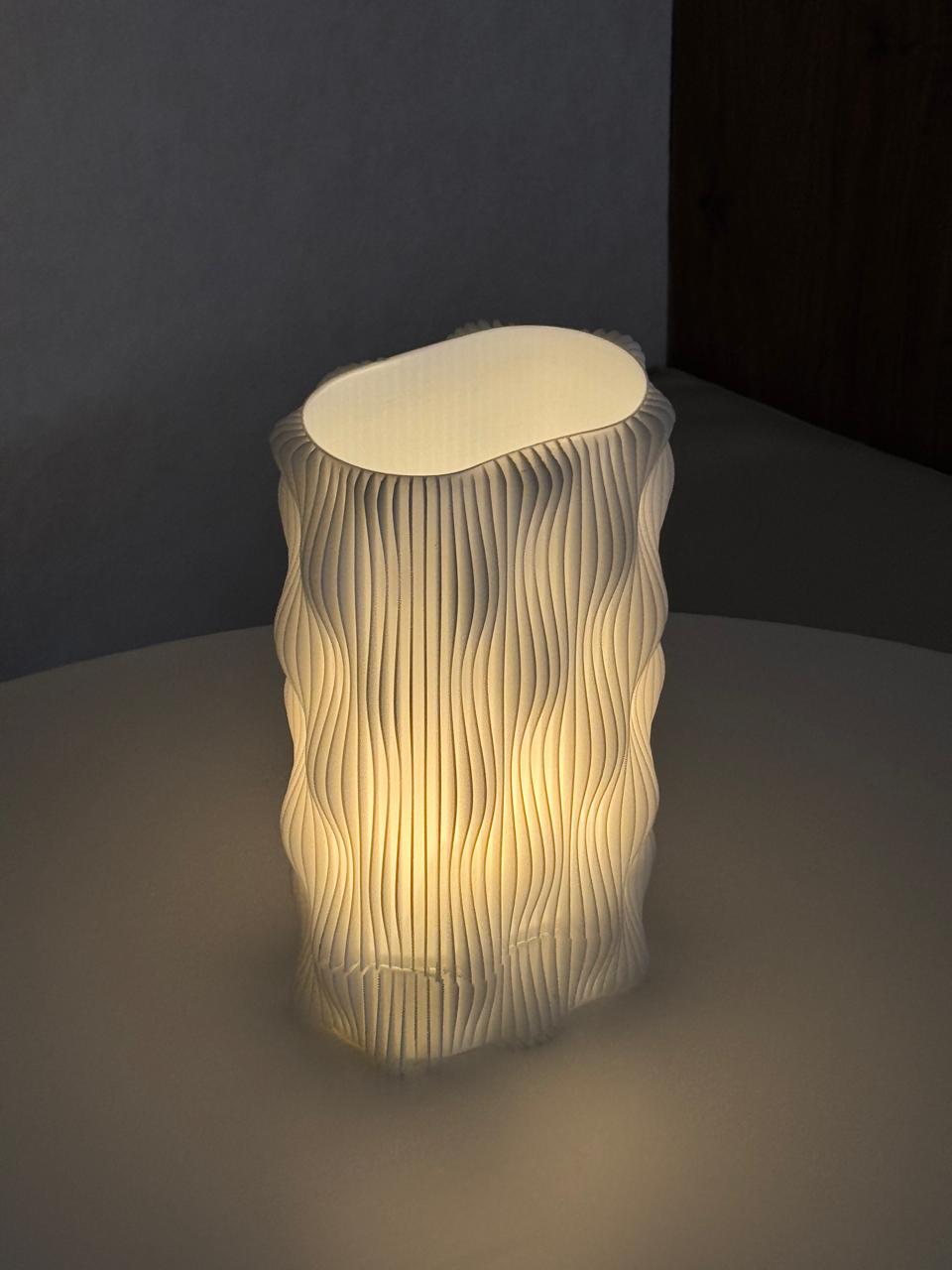 Velum Lamp, minimalista y orgánico, lámpara de luz cálida, impreso en 3D, material PLA. 