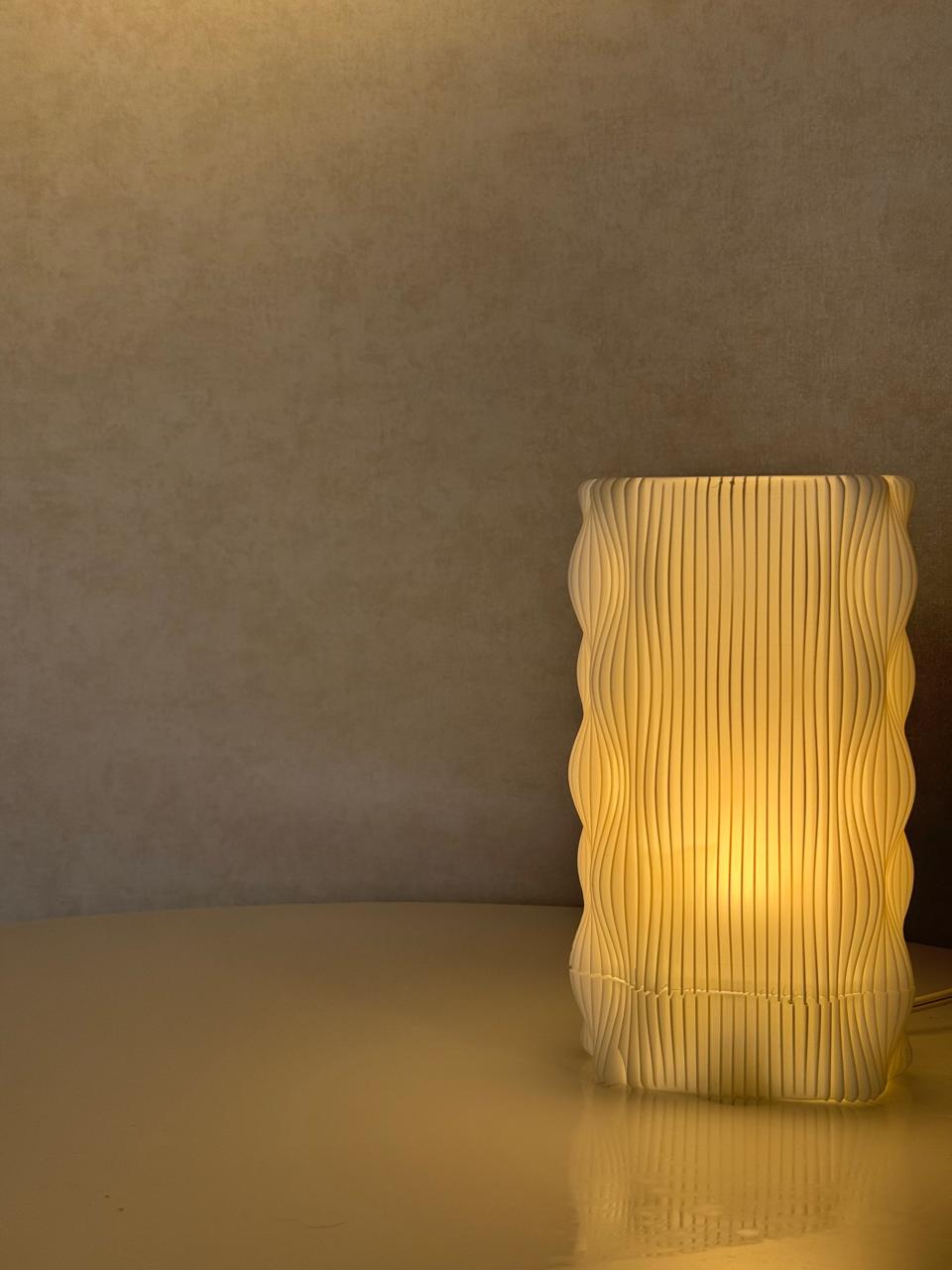 Velum Lamp, minimalista y orgánico, lámpara de luz cálida, impreso en 3D, material PLA. 