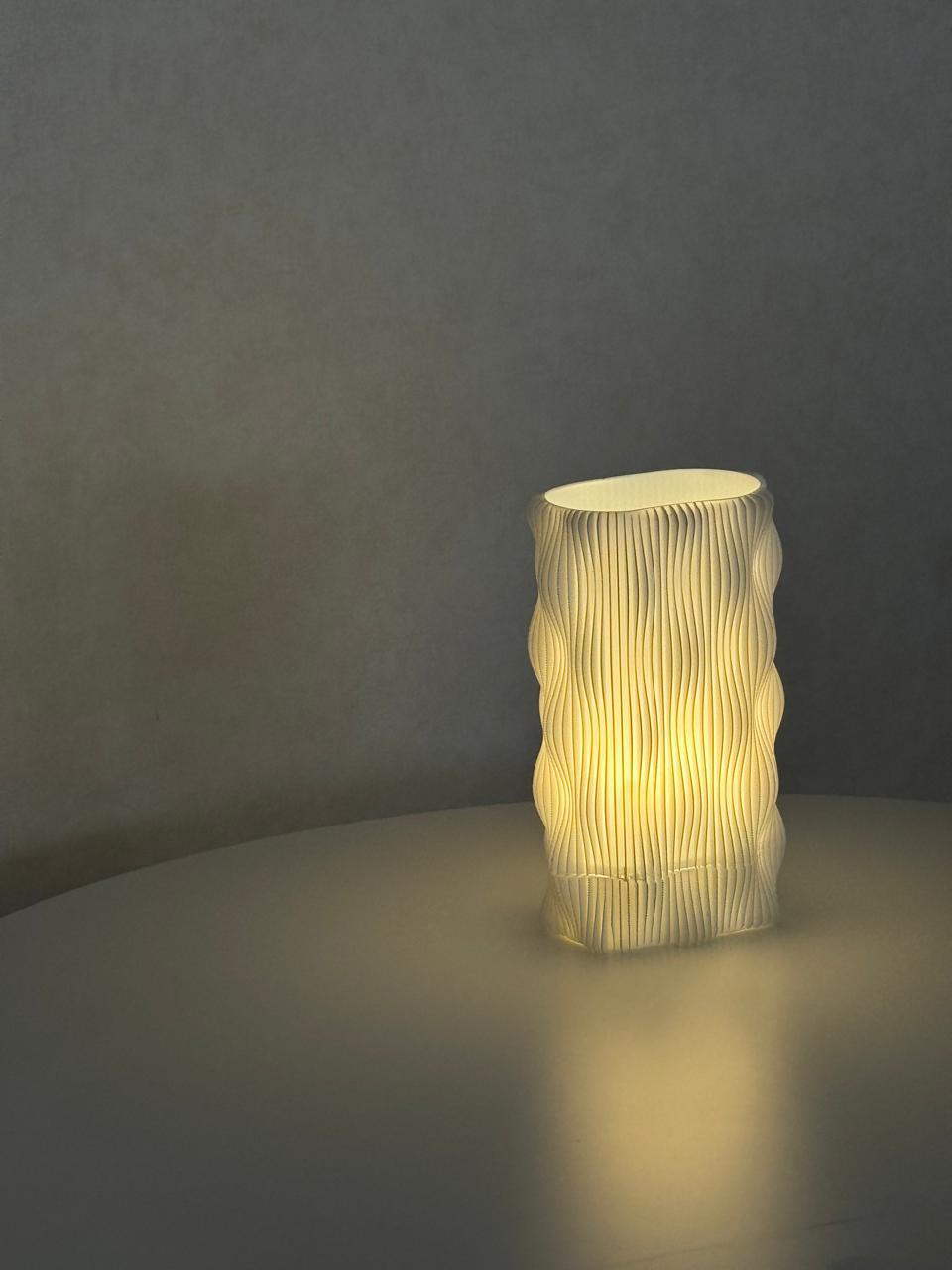Velum Lamp, minimalista y orgánico, lámpara de luz cálida, impreso en 3D, material PLA. 